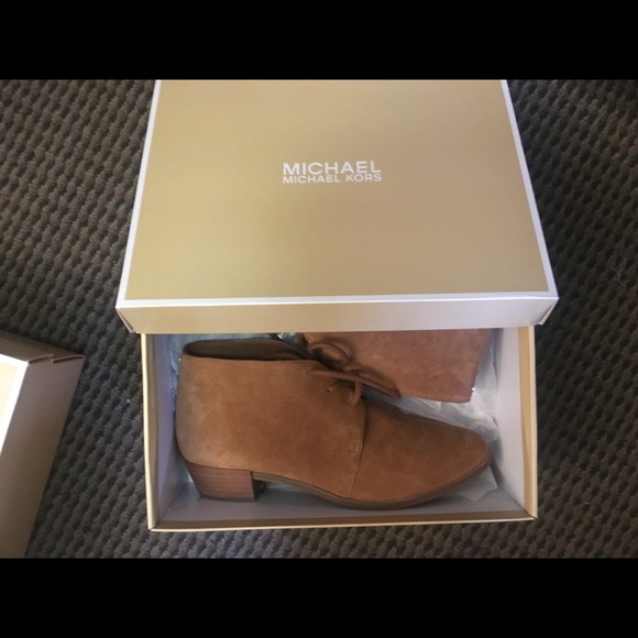 🆕Michael Kors Pierce Lace Up Ankle Bootie 7.5 - Picture 2 of 6